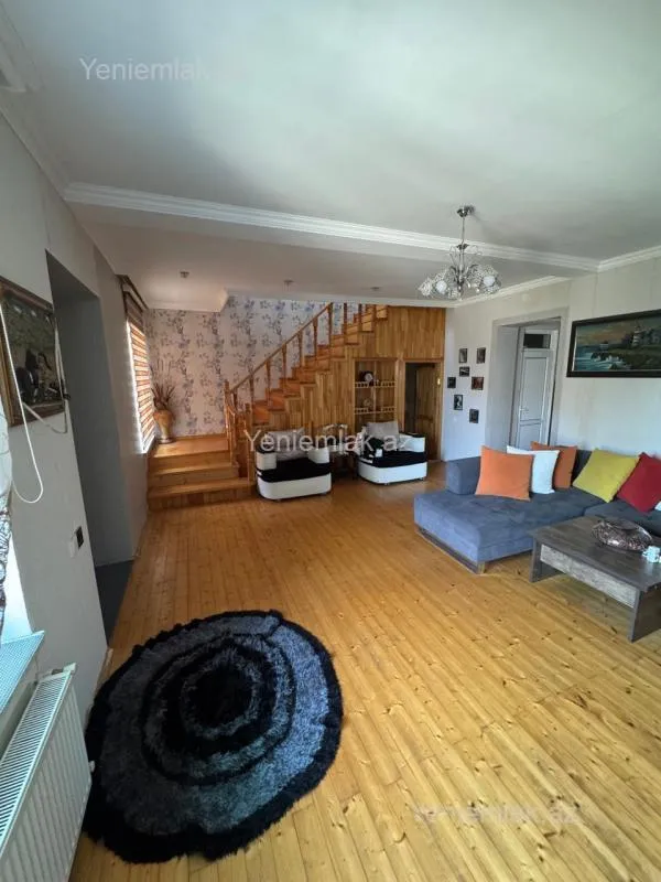 Satılır 6 otaqlı həyət evi 127 m²