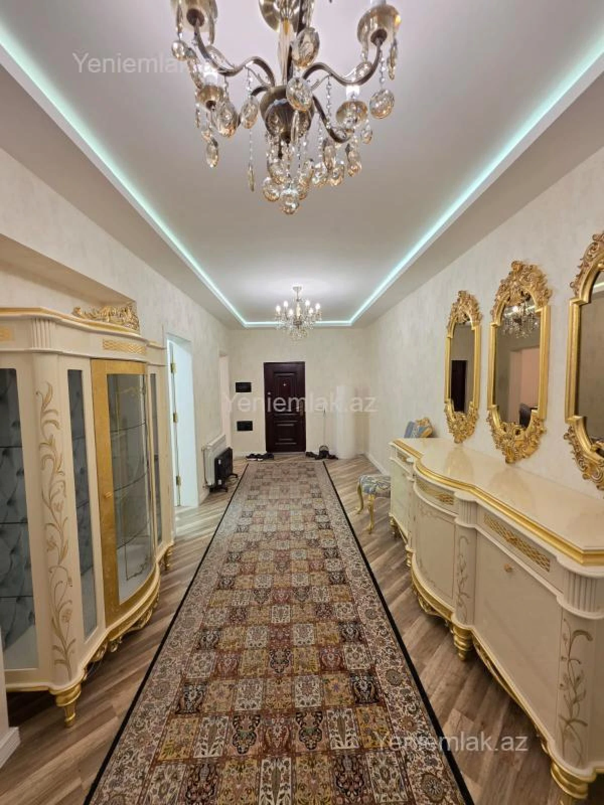 Satılır 3 otaqlı yeni tikili 130 m²