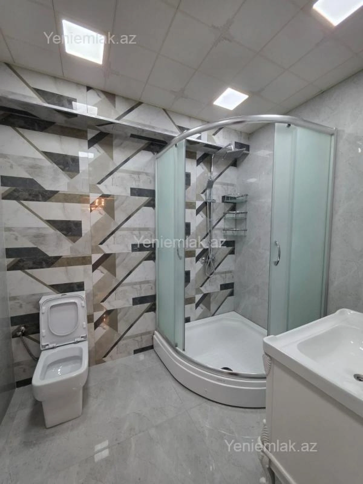 Satılır 3 otaqlı yeni tikili 130 m²