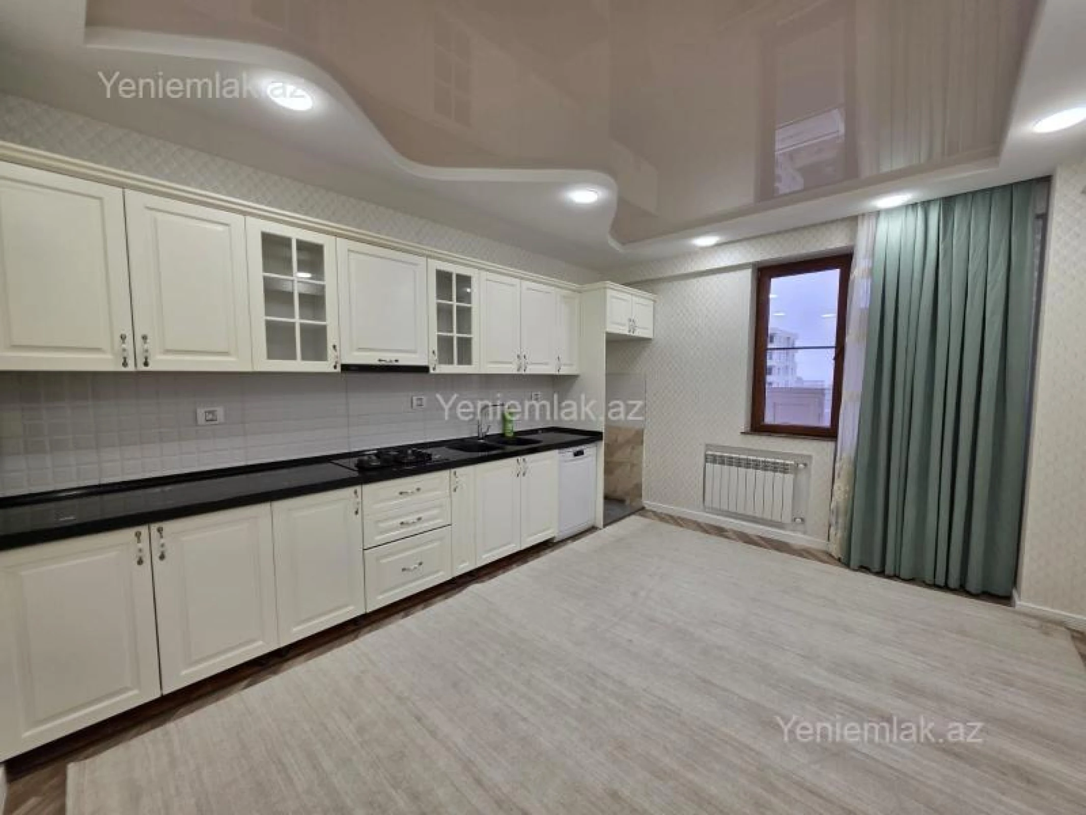Satılır 3 otaqlı yeni tikili 130 m²