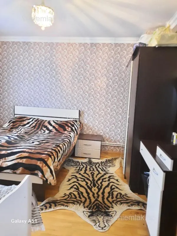 Satılır 2 otaqlı həyət evi 220 m²