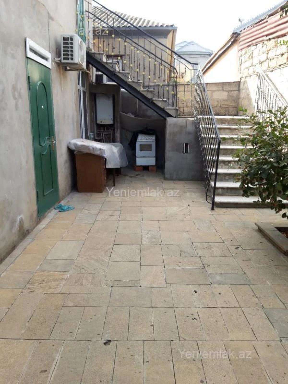 Satılır 2 otaqlı həyət evi 220 m²