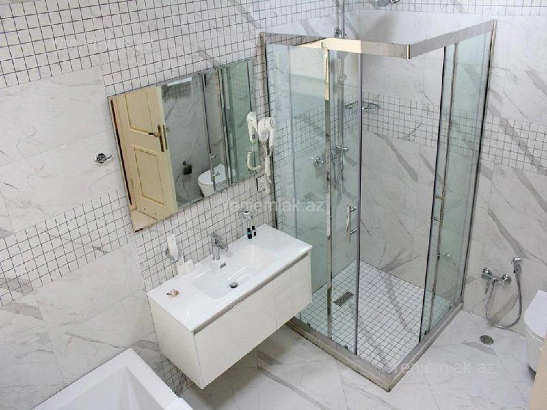 Satılır 16 otaqlı obyekt 3200 m²