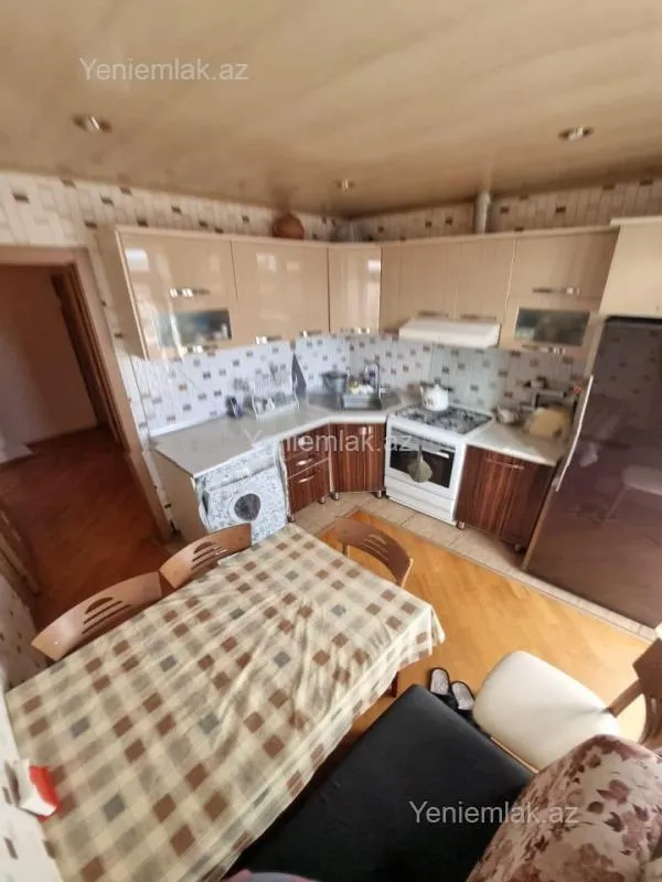 Satılır 3 otaqlı köhnə tikili 90 m²