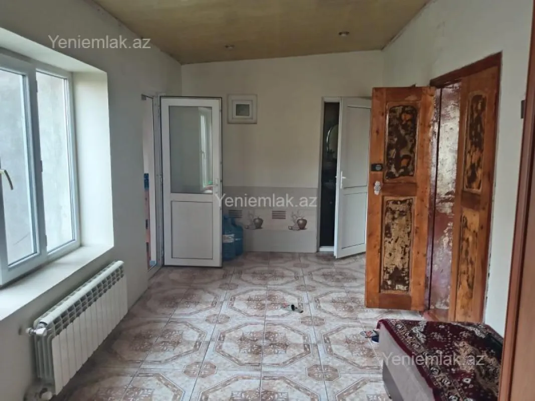 Satılır 6 otaqlı köhnə tikili 160 m²