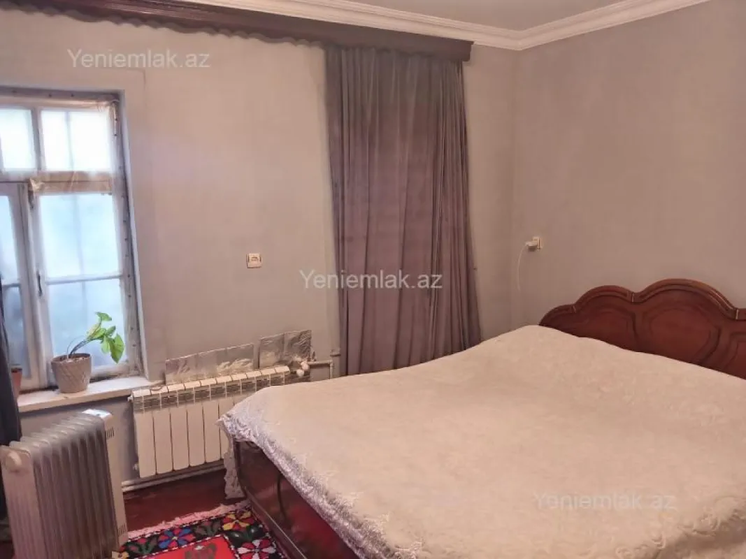 Satılır 6 otaqlı köhnə tikili 160 m²