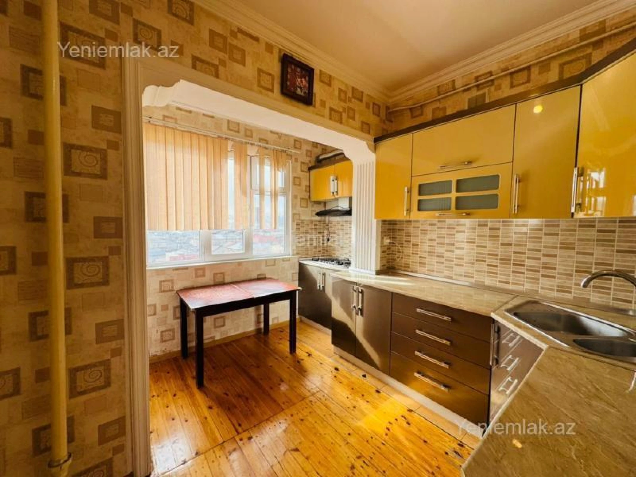 Satılır 4 otaqlı köhnə tikili 96 m²