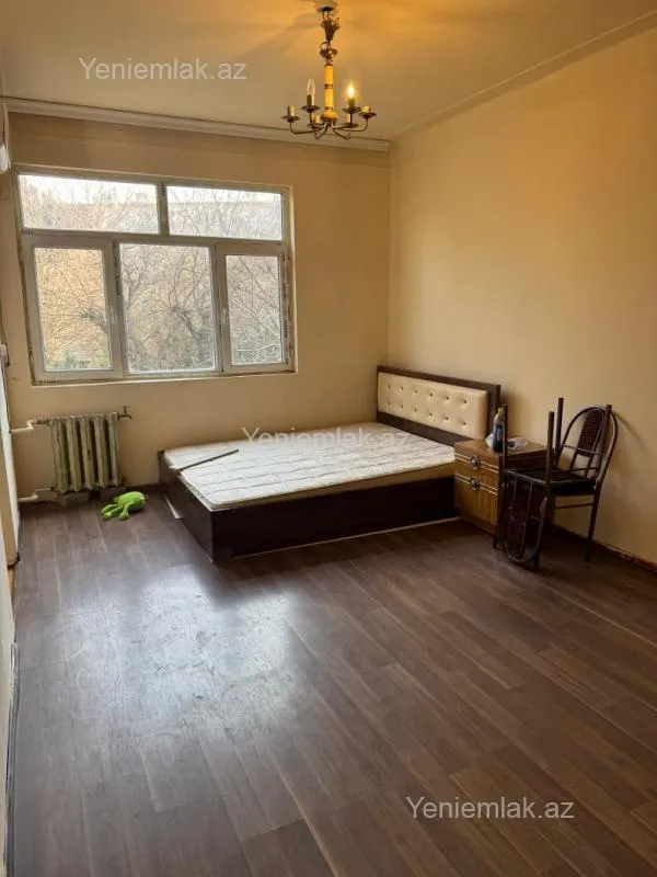 Satılır 1 otaqlı köhnə tikili 35 m²