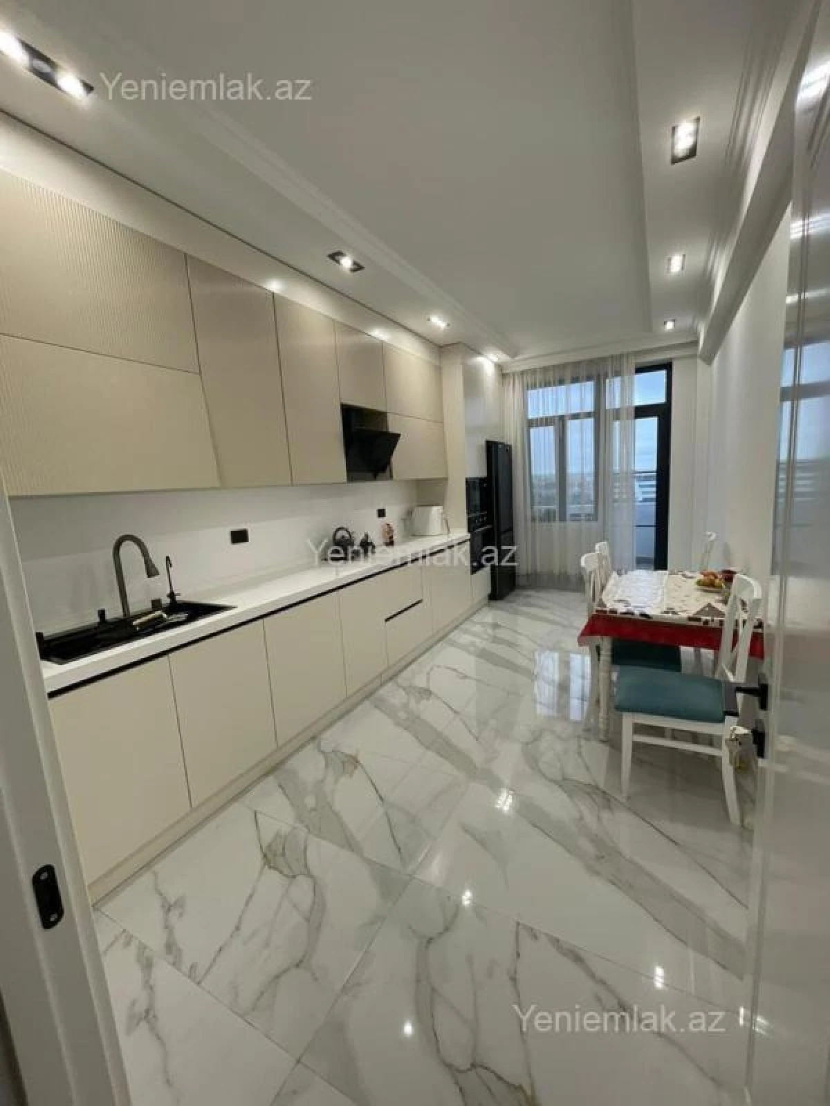 Satılır 3 otaqlı yeni tikili 154 m²