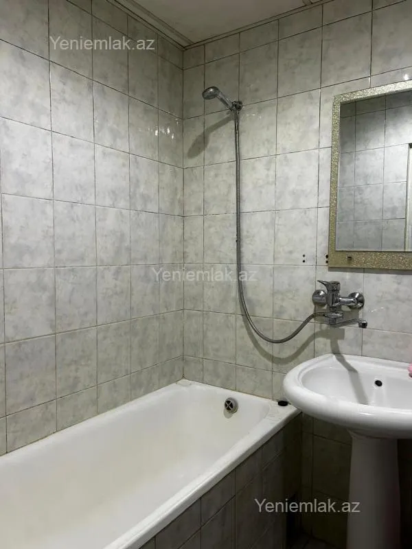 Satılır 3 otaqlı köhnə tikili 70 m²