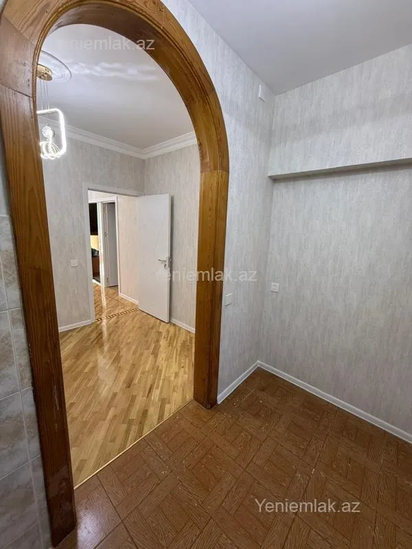 Satılır 2 otaqlı köhnə tikili 75 m²