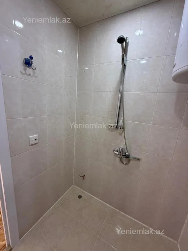 Satılır 2 otaqlı köhnə tikili 75 m²