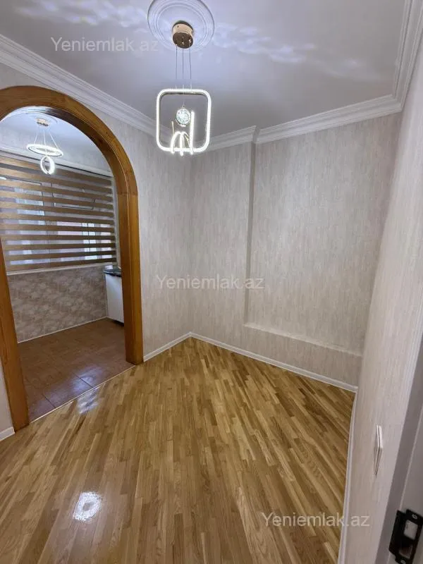 Satılır 2 otaqlı köhnə tikili 75 m²