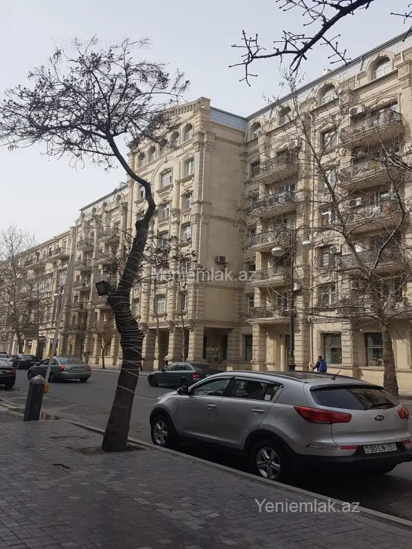 Satılır 3 otaqlı köhnə tikili 80 m²