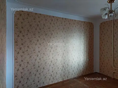 Satılır 4 otaqlı köhnə tikili 100 m²