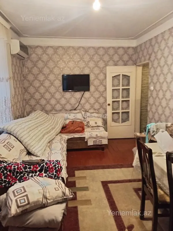 Satılır 1 otaqlı köhnə tikili 36 m²