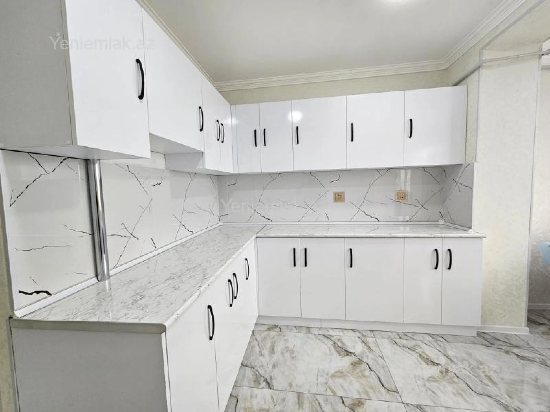 Satılır 3 otaqlı köhnə tikili 75 m²