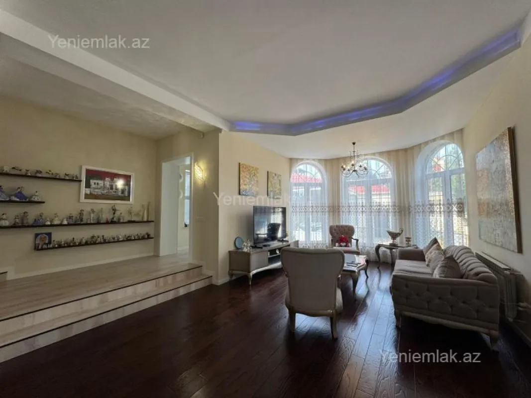 Satılır 5 otaqlı həyət evi 450 m²