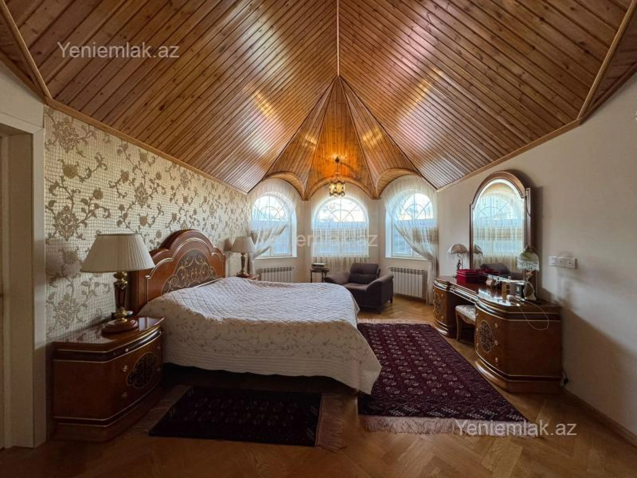 Satılır 5 otaqlı həyət evi 450 m²