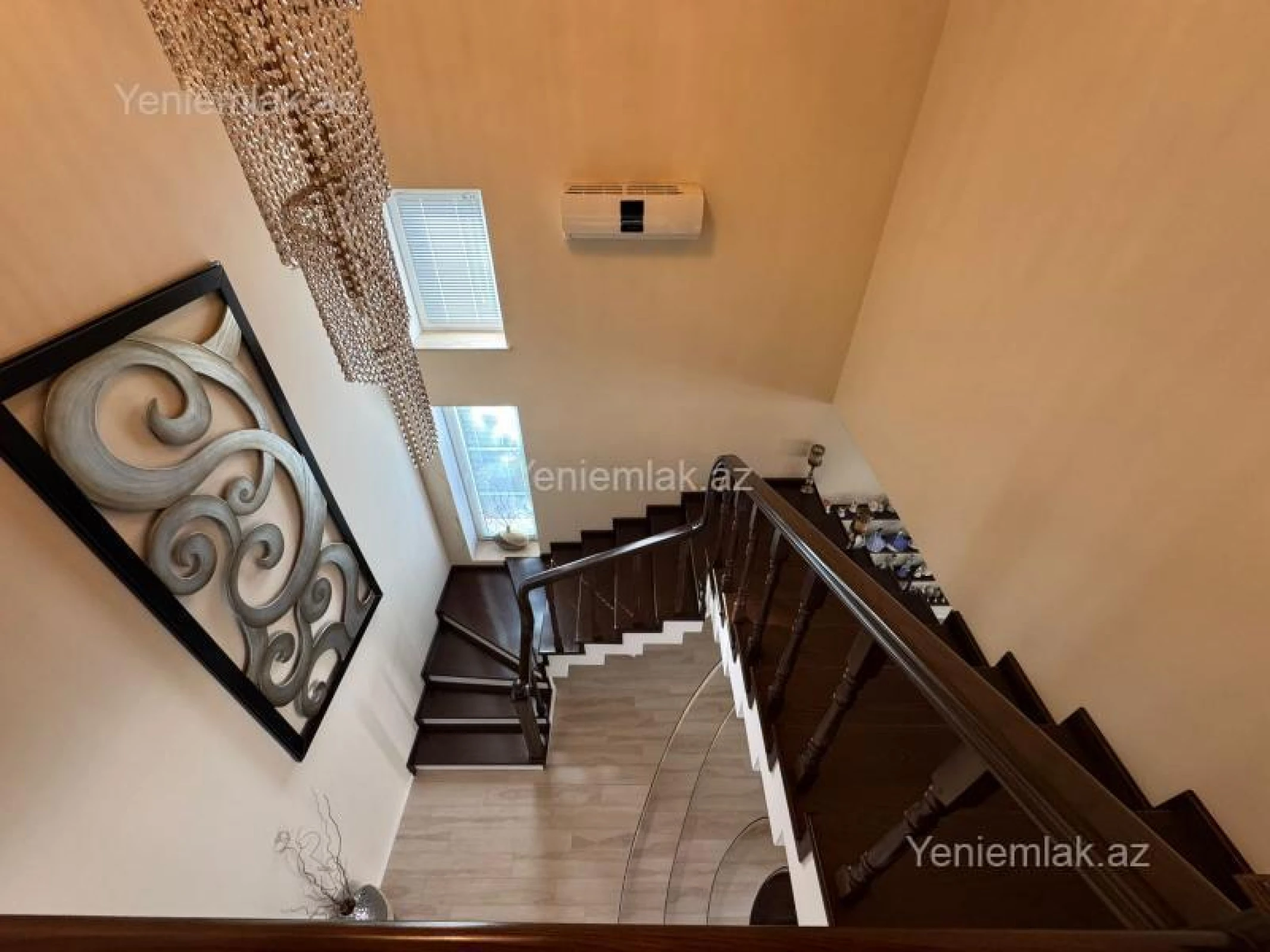 Satılır 5 otaqlı həyət evi 450 m²