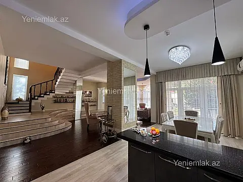 Satılır 5 otaqlı həyət evi 450 m²