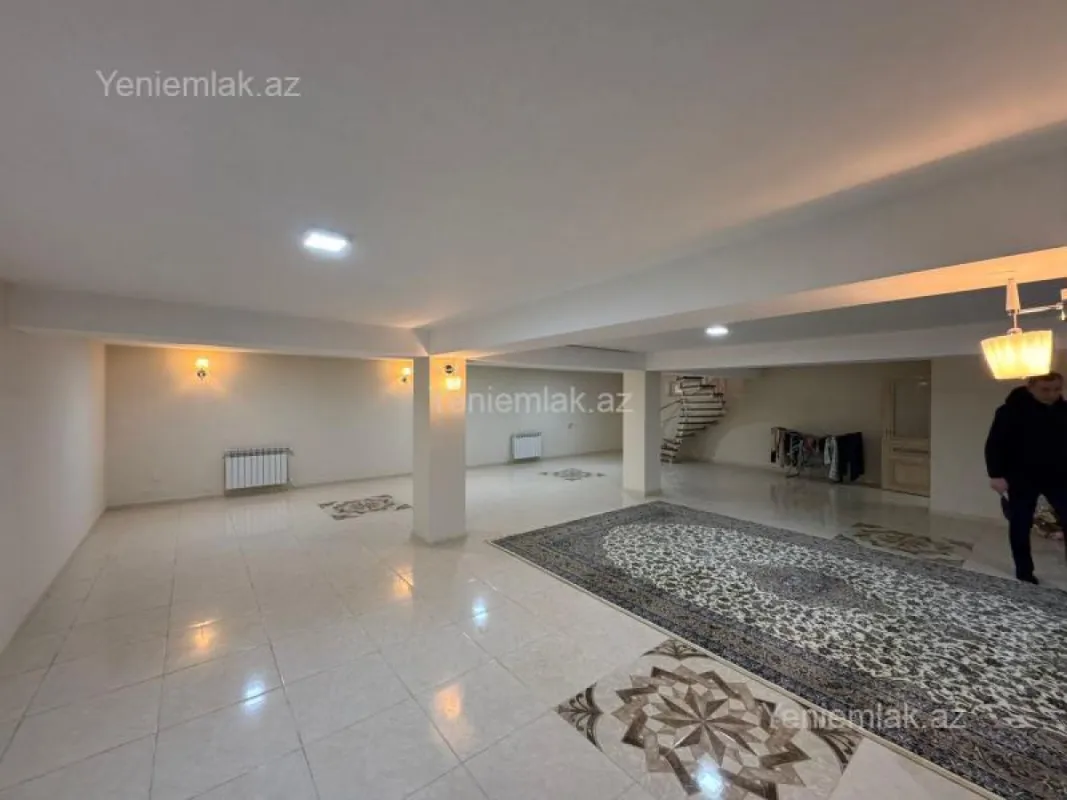 Satılır 5 otaqlı həyət evi 450 m²