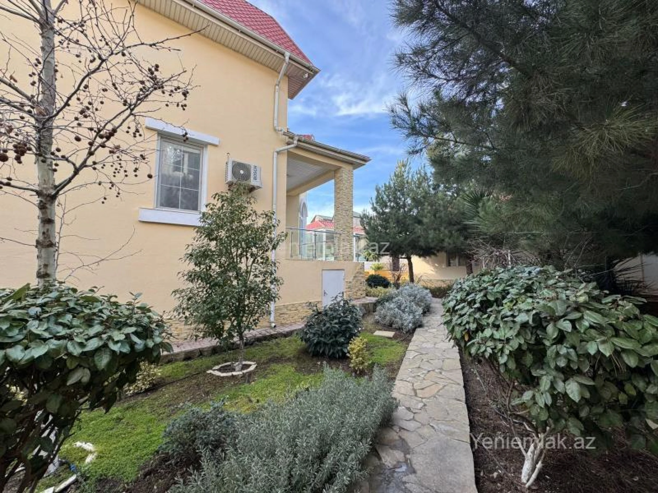 Satılır 5 otaqlı həyət evi 450 m²