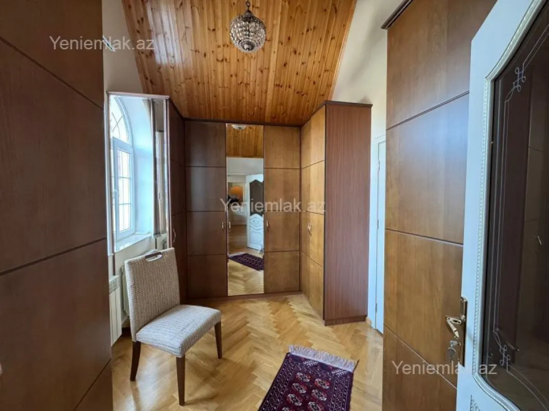 Satılır 5 otaqlı həyət evi 450 m²