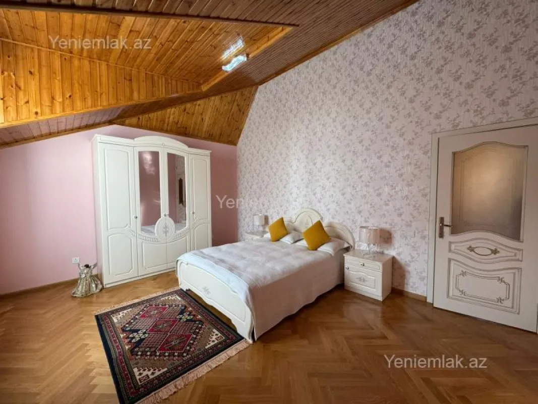 Satılır 5 otaqlı həyət evi 450 m²