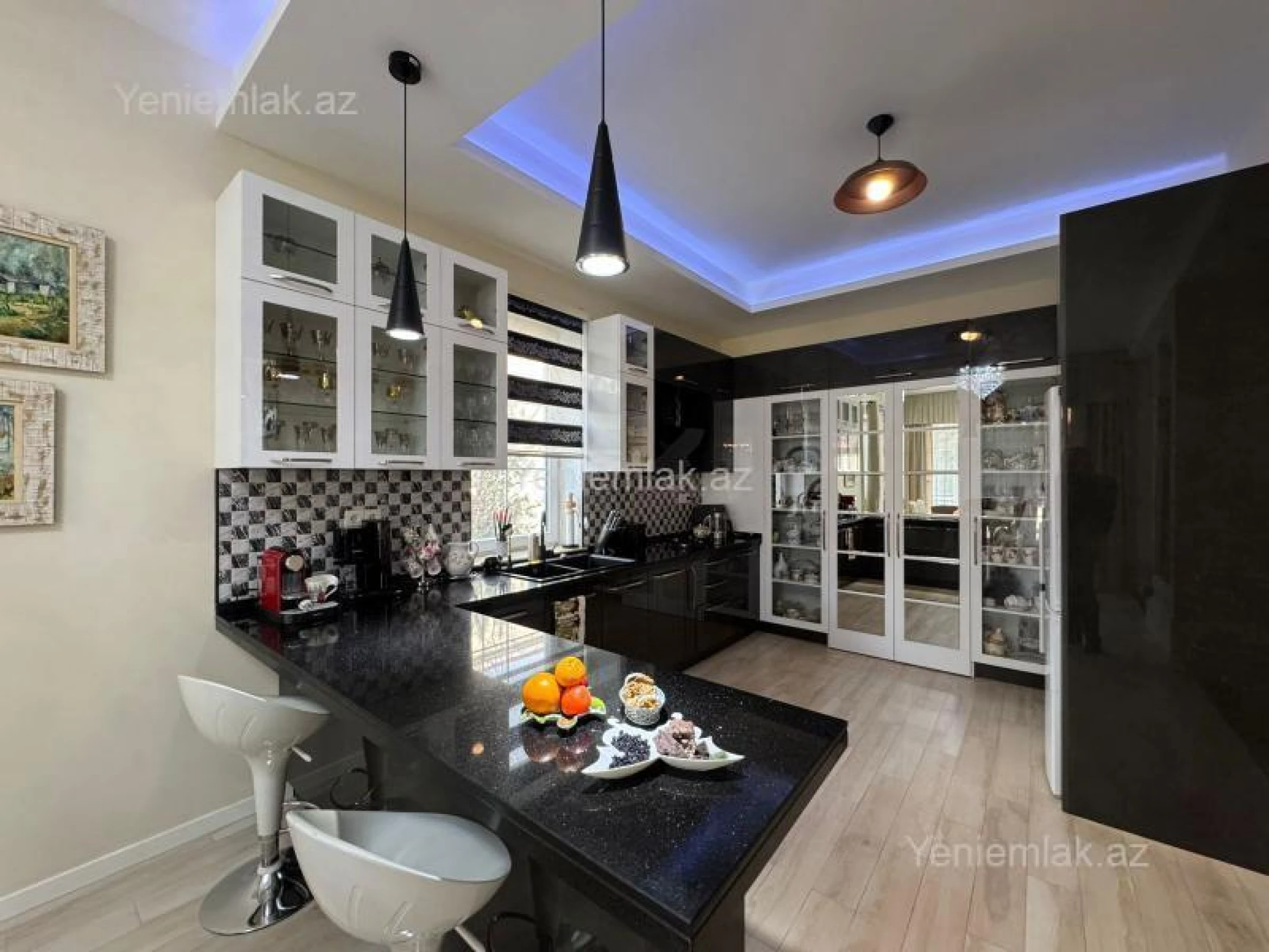 Satılır 5 otaqlı həyət evi 450 m²