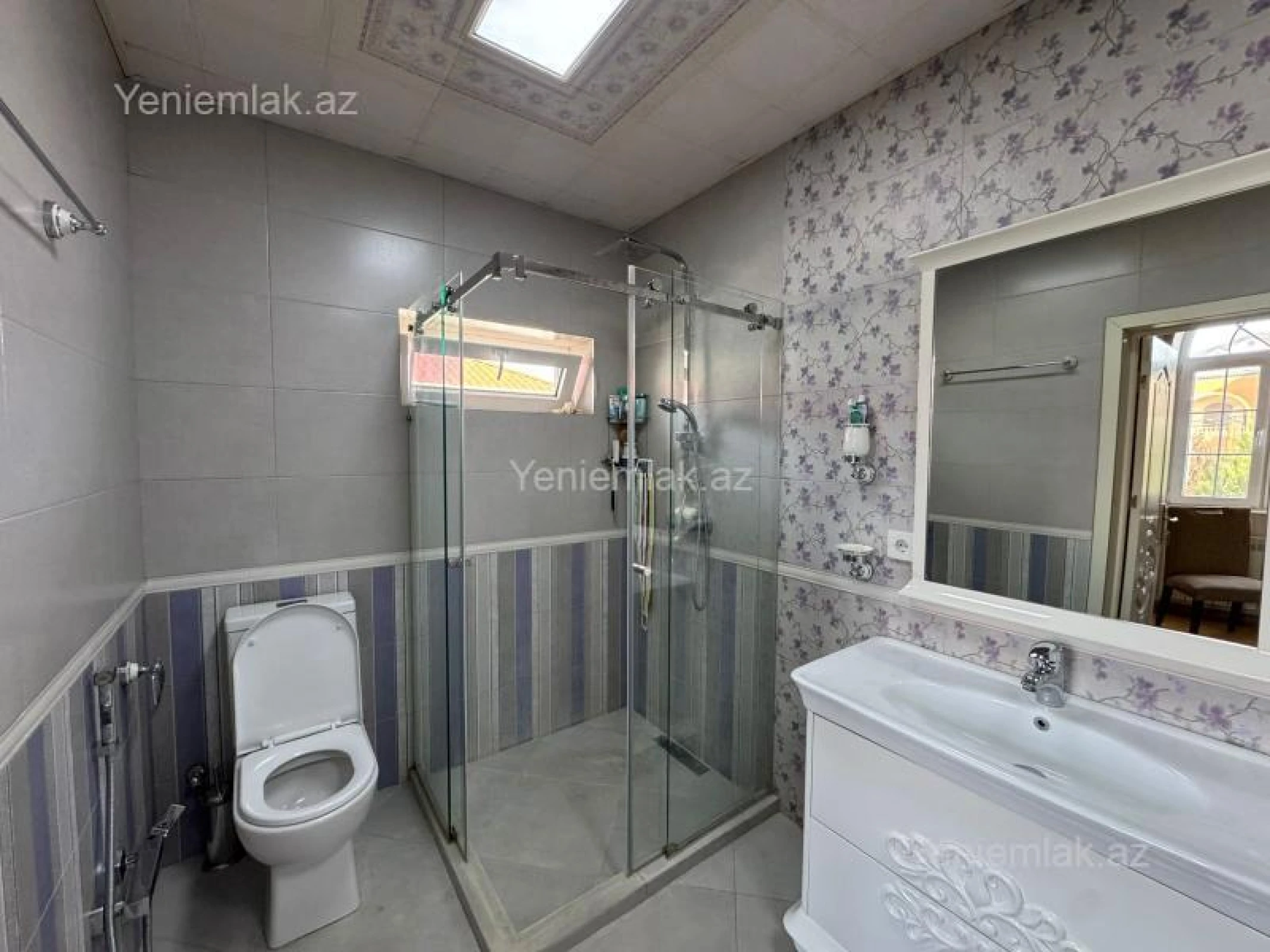 Satılır 5 otaqlı həyət evi 450 m²