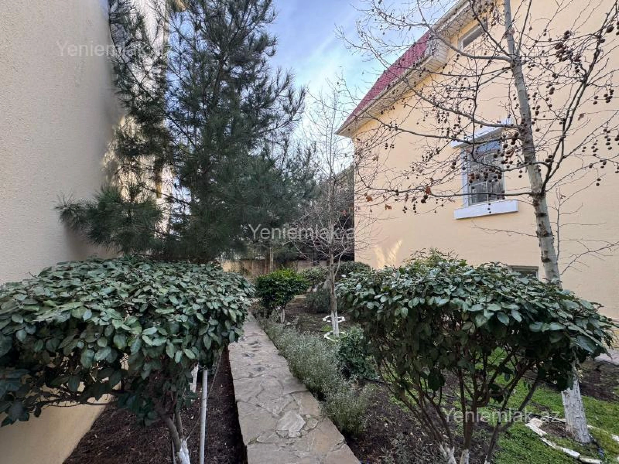Satılır 5 otaqlı həyət evi 450 m²
