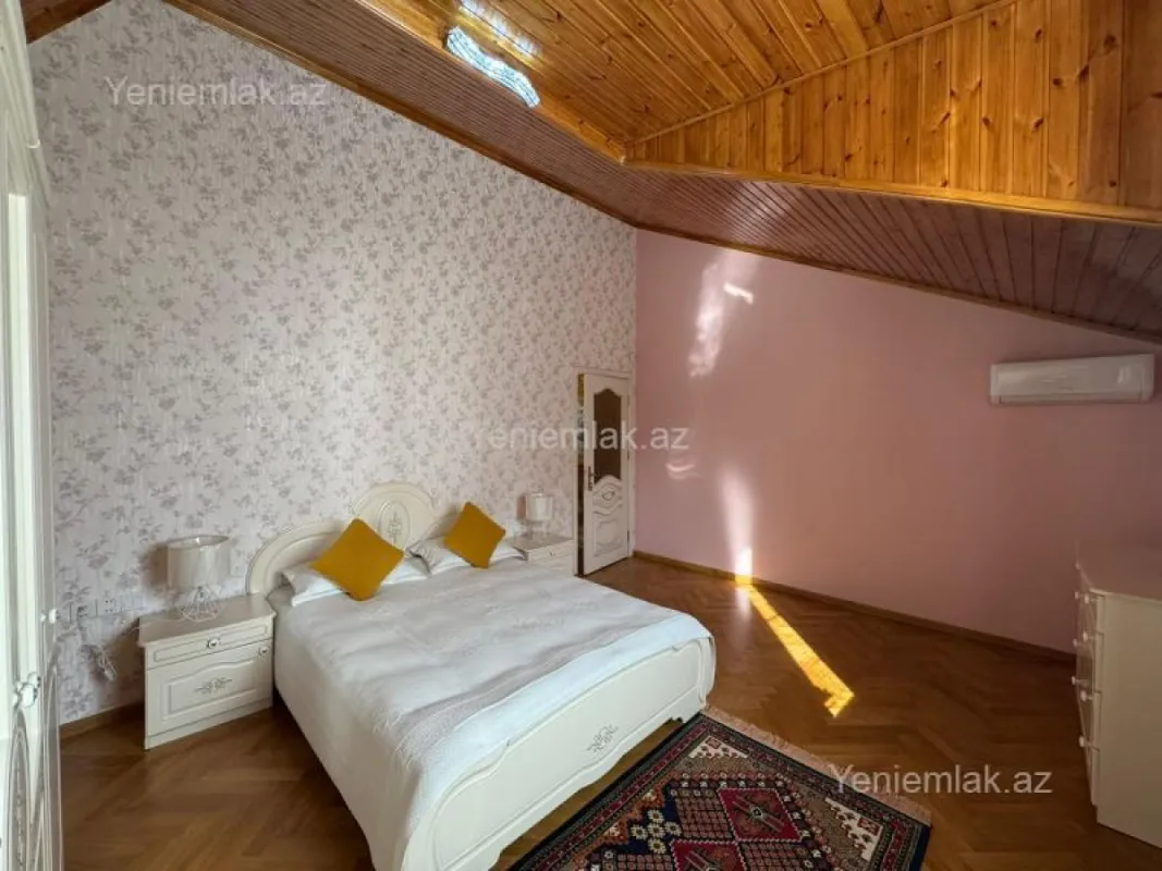 Satılır 5 otaqlı həyət evi 450 m²