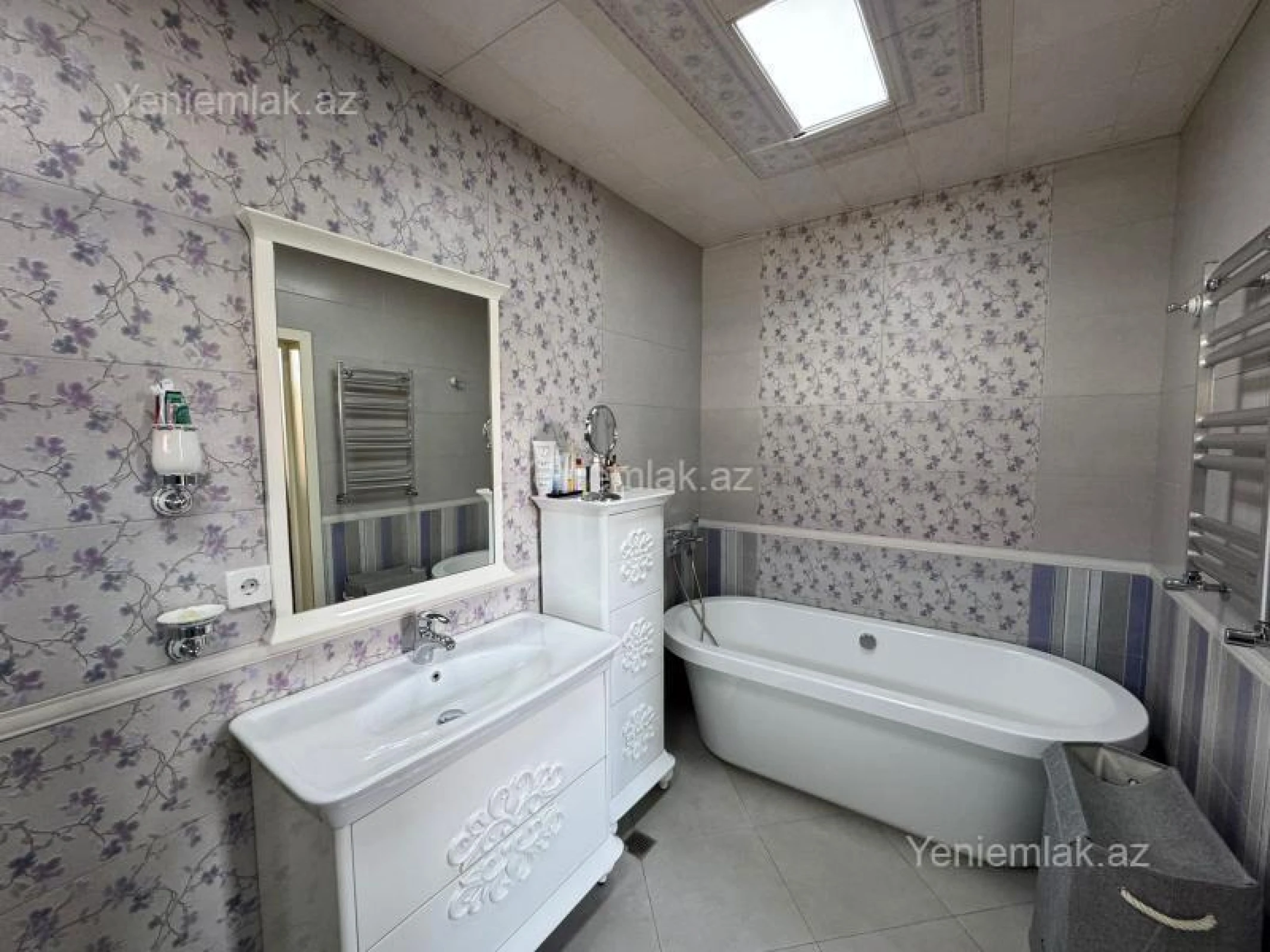 Satılır 5 otaqlı həyət evi 450 m²