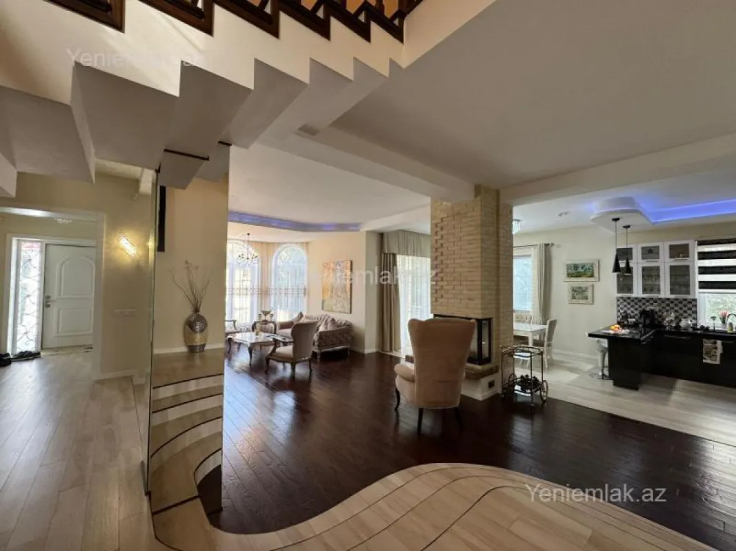 Satılır 5 otaqlı həyət evi 450 m²