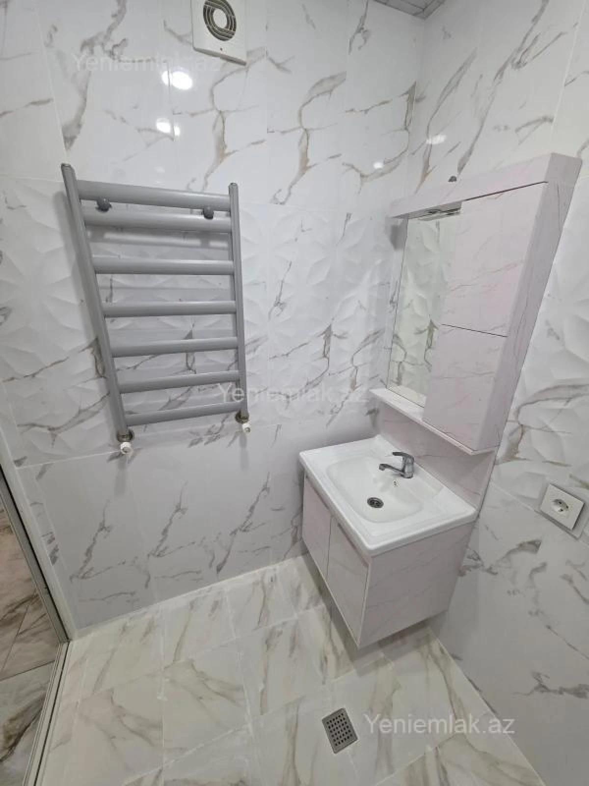 Satılır 3 otaqlı köhnə tikili 80 m²