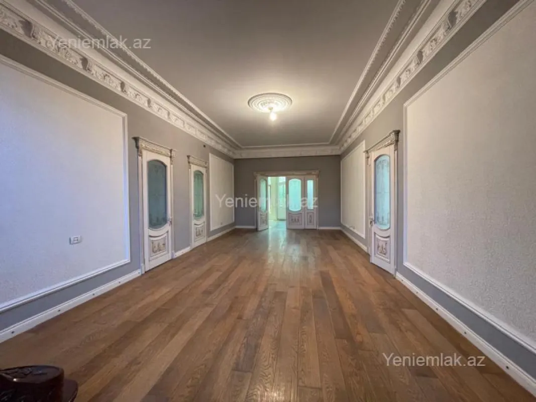 Satılır 6 otaqlı həyət evi 1000 m²