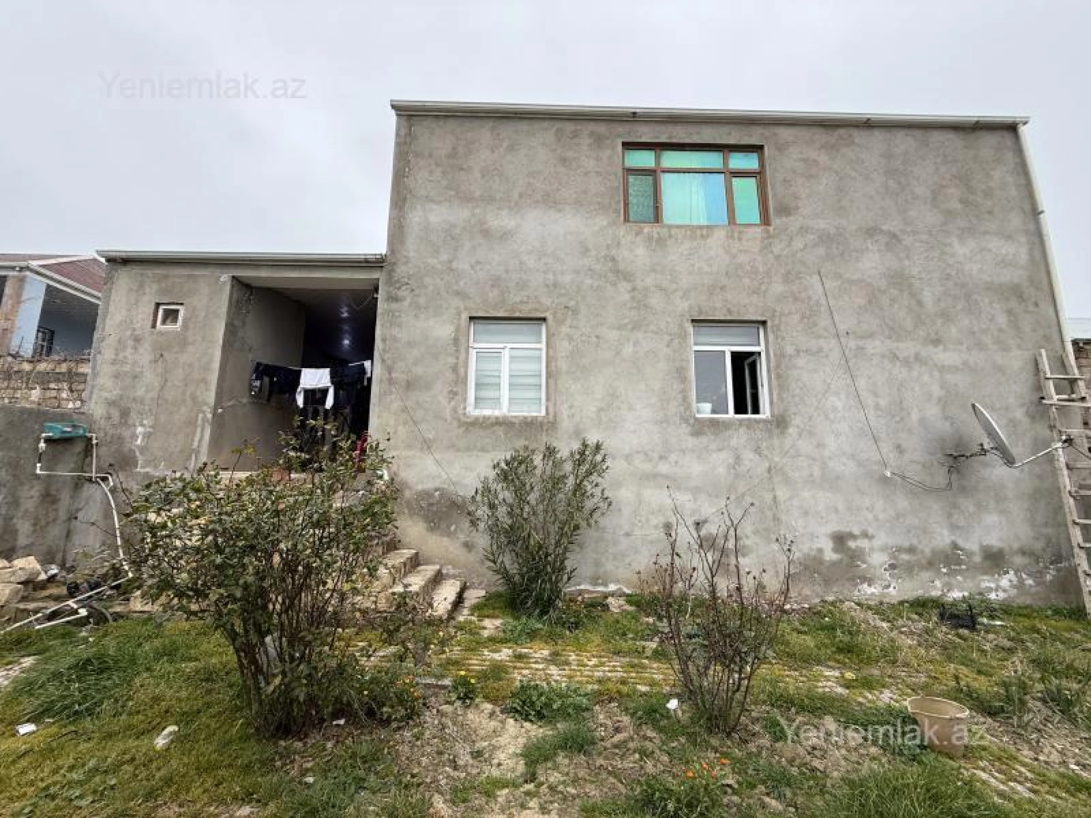 Satılır 7 otaqlı həyət evi 180 m²
