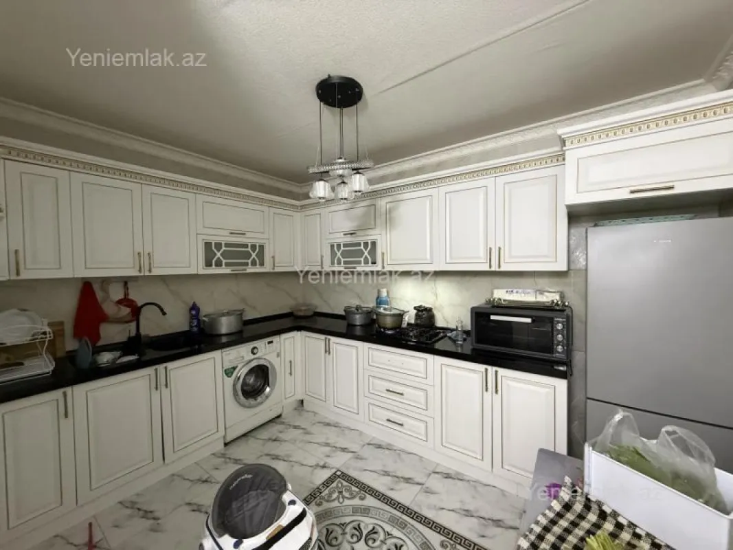 Satılır 7 otaqlı həyət evi 180 m²