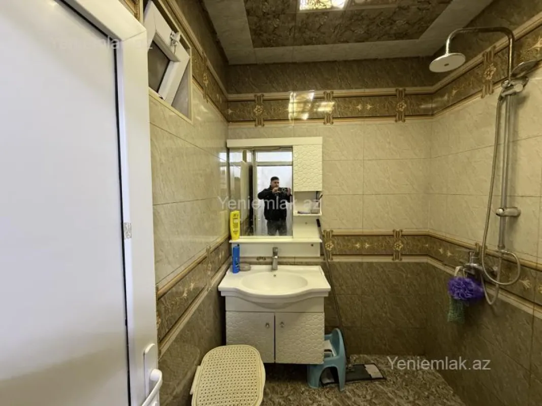 Satılır 7 otaqlı həyət evi 180 m²