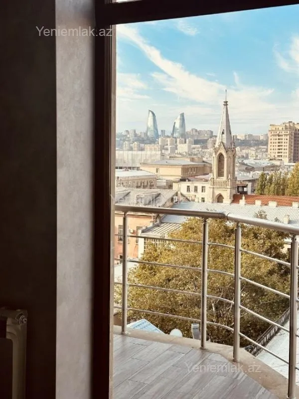 Satılır 5 otaqlı yeni tikili 210 m²