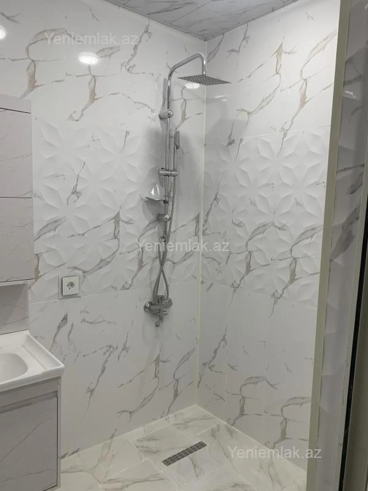 Satılır 3 otaqlı köhnə tikili 75 m²
