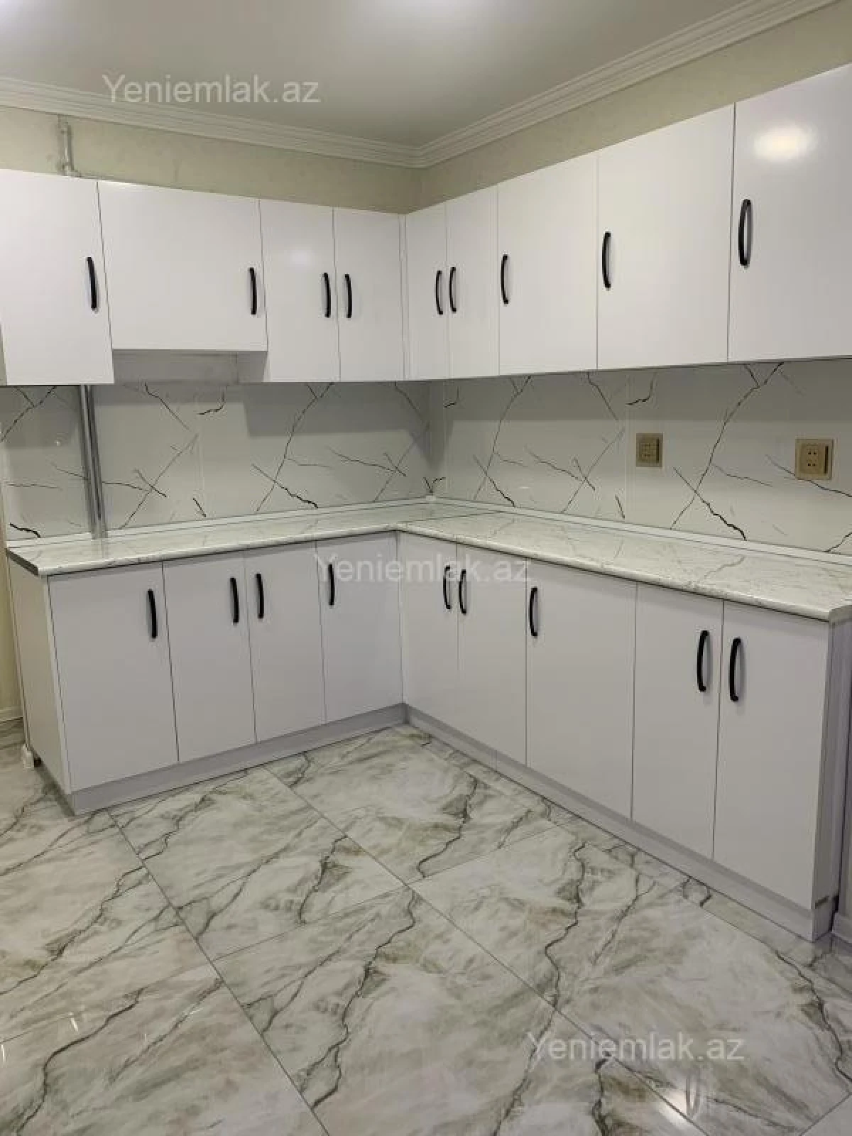 Satılır 3 otaqlı köhnə tikili 75 m²