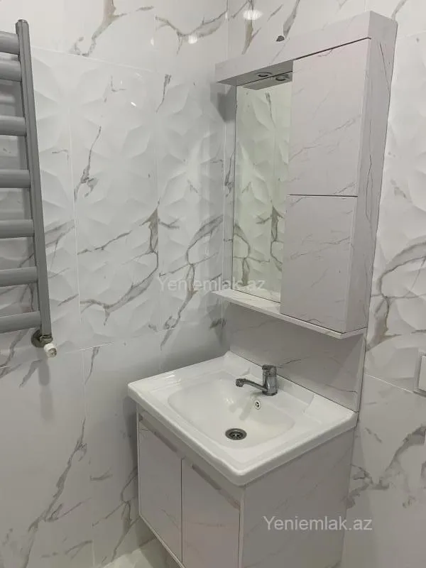 Satılır 3 otaqlı köhnə tikili 75 m²
