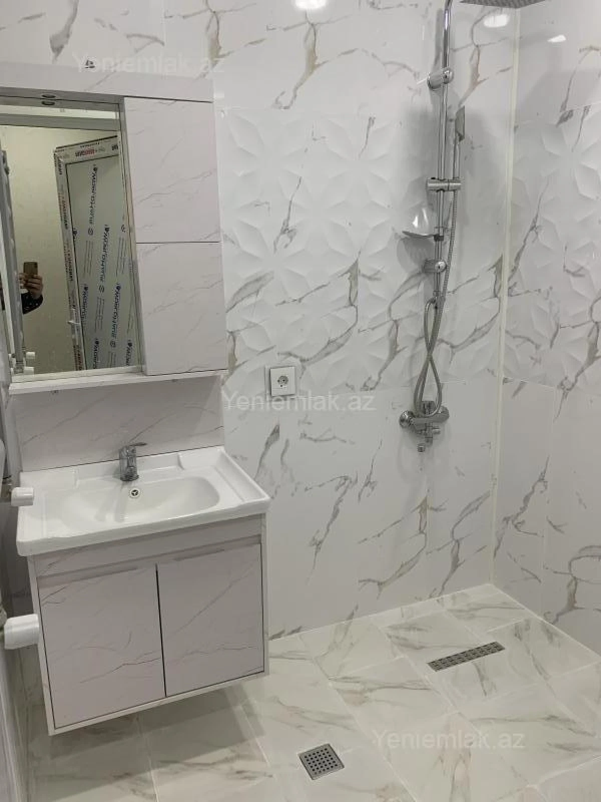 Satılır 3 otaqlı köhnə tikili 75 m²
