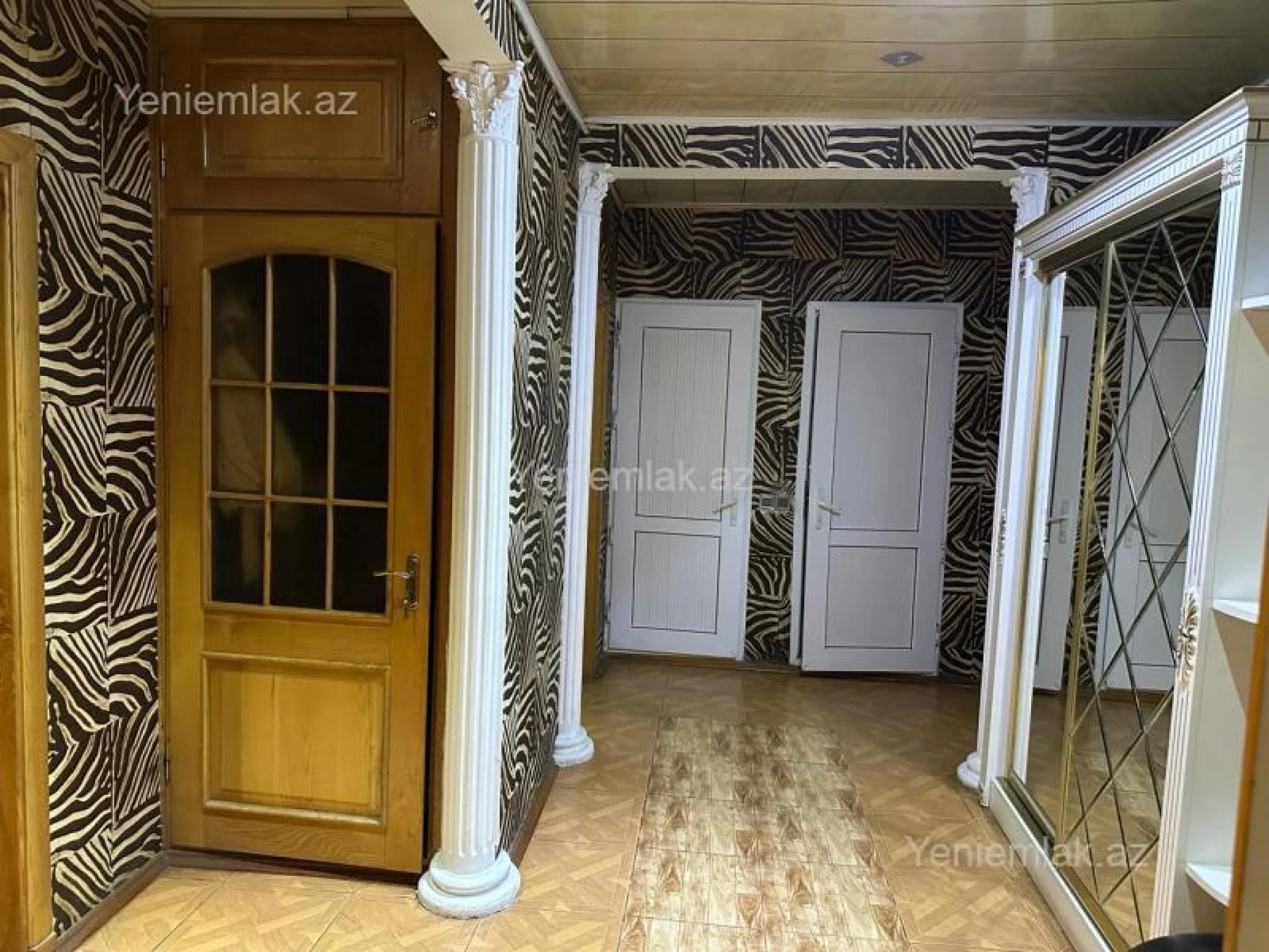 Satılır 4 otaqlı köhnə tikili 100 m²