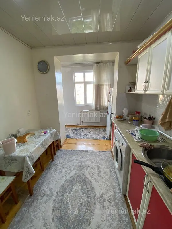 Satılır 4 otaqlı köhnə tikili 90 m²