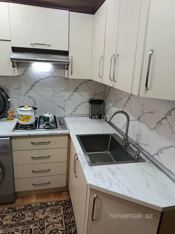 Satılır 3 otaqlı köhnə tikili 75 m²