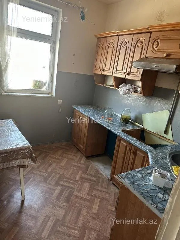 Satılır 3 otaqlı köhnə tikili 70 m²
