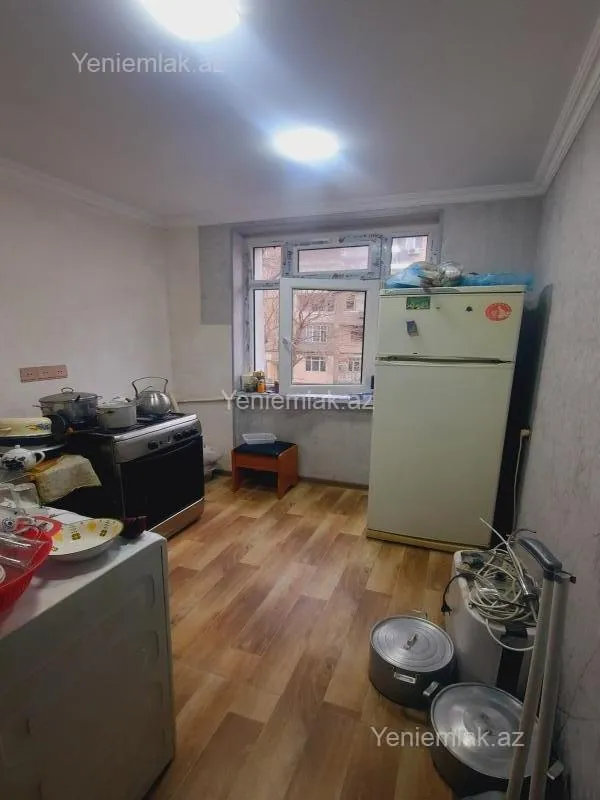 Satılır 4 otaqlı köhnə tikili 85 m²
